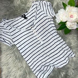 ✨2/20✨ H&M T-Shirt